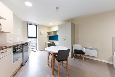 1 bed studio, Lansdowne Plaza, Boscombe, Bournemouth, BH13BW - Image 3